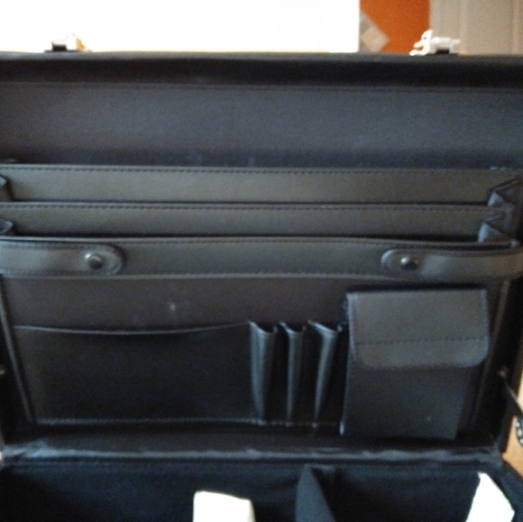 Classic briefcase - Picture 2 of 8